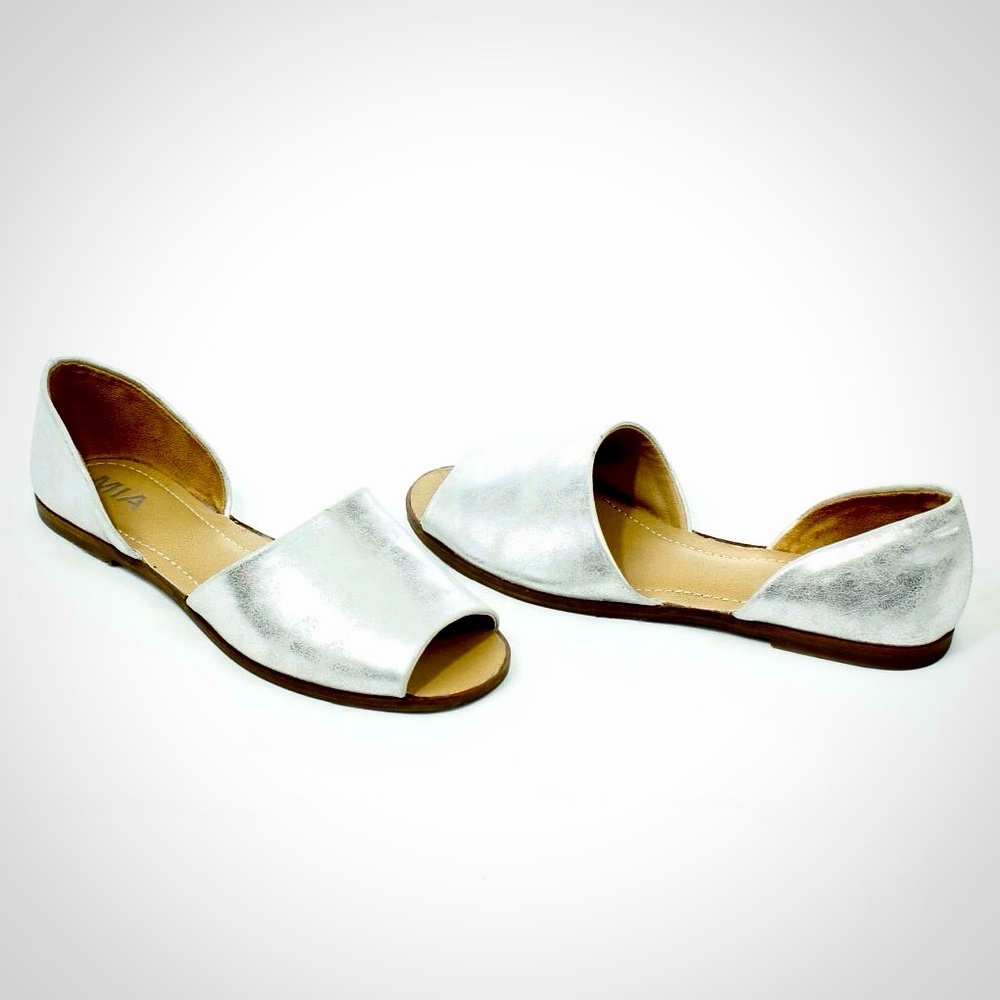 MIA EUC silver metallic flats